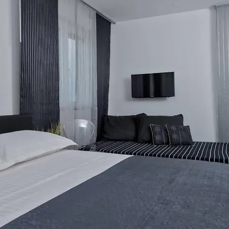 Ensidia Luxury Lägenhet *